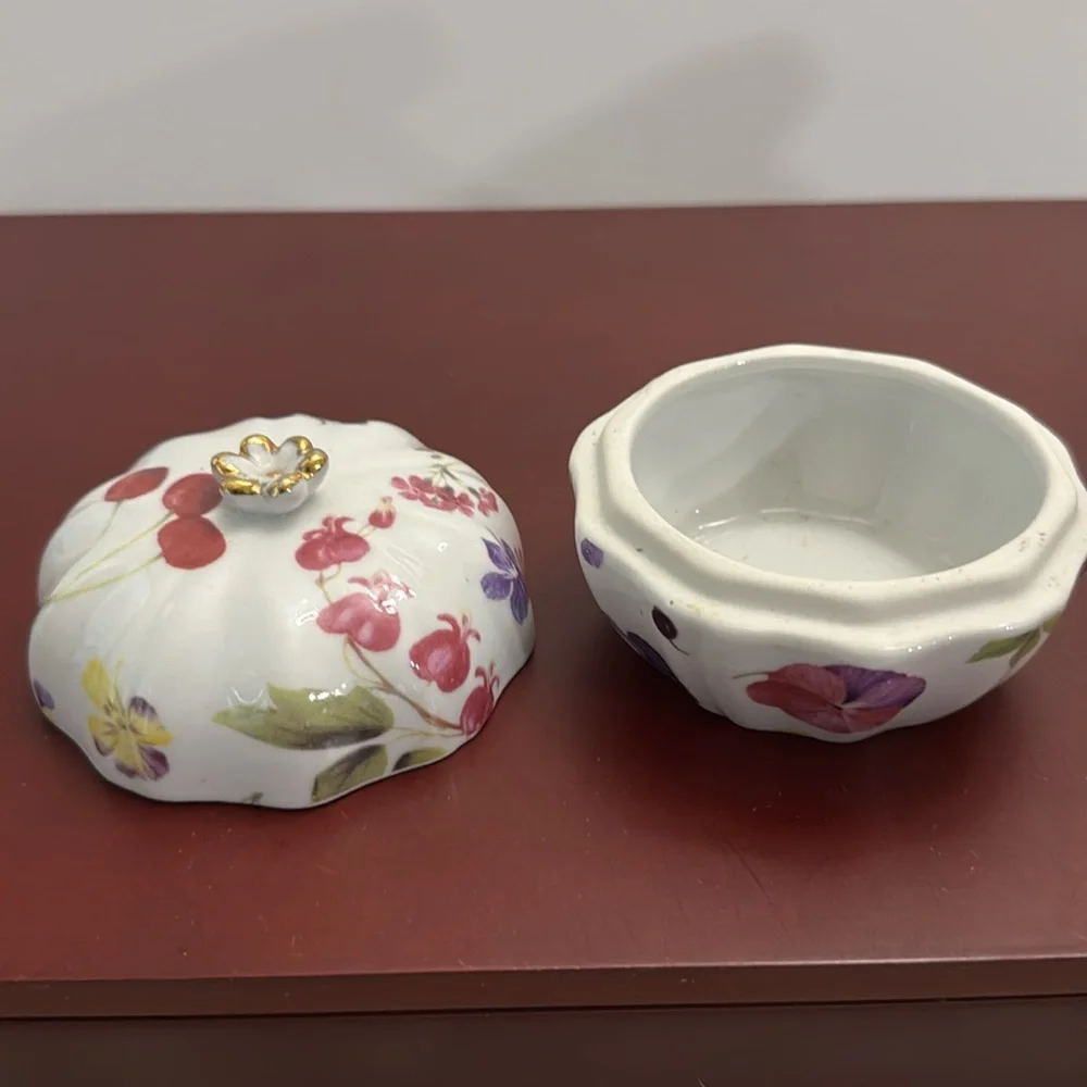 Mayfair Collection By Jay Ceramic Floral Trinket Box